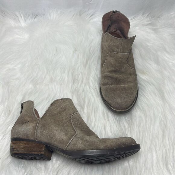 Born Kerri Tan/Taupe Distressed Suede Booties Sz 7 - Picture 1 of 6